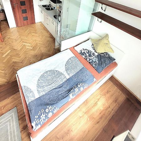 Modern Apartment Few Steps From Centre براغ المظهر الخارجي الصورة