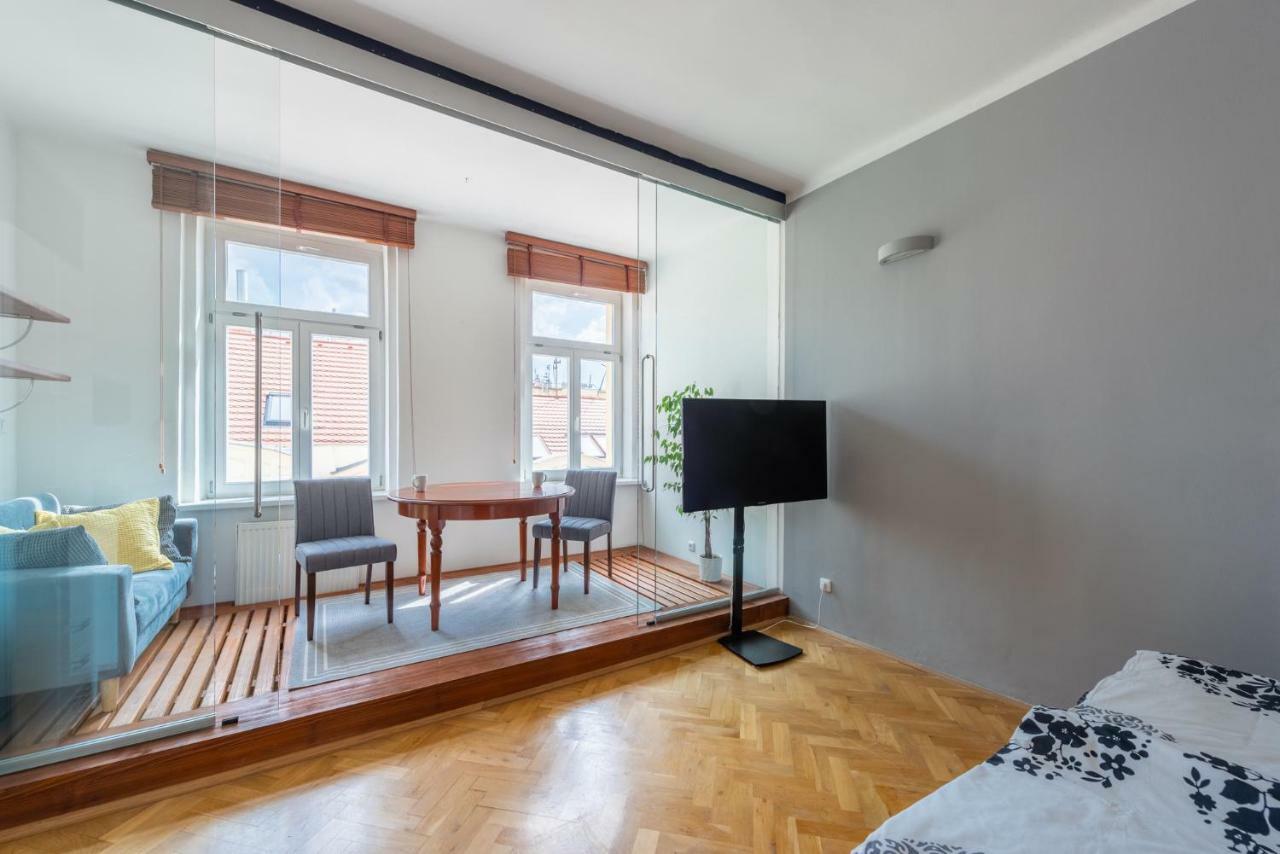 Modern Apartment Few Steps From Centre براغ المظهر الخارجي الصورة